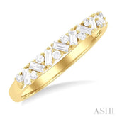 1/3 Ctw Zig Zag Scatter Baguette and Round Cut Diamond Fashion Band in 14K Yellow Gold