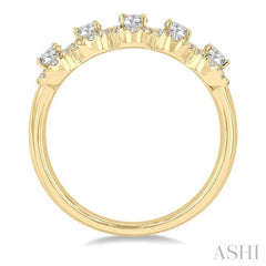 1 Ctw Oval Shape 5 Stone Oval & Round Cut Diamond Halo Wedding Band in 14K Yellow Gold