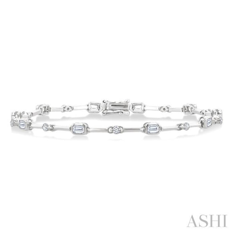 1 1/3 Ctw Bezel Set Emerald and Round Cut Diamond Bar Link Bracelet in 14K White Gold