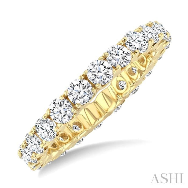 2 Ctw Round Cut Diamond Eternity Wedding Band in 14K Yellow Gold