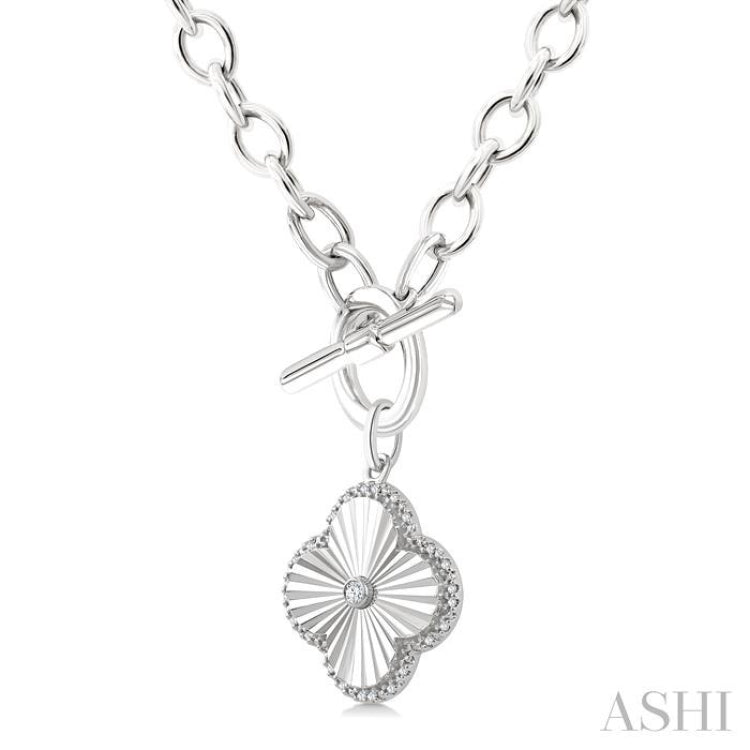 1/10 Ctw Clover Fluted Toggle Round Cut Diamond Fashion Necklace in Sterling Silver