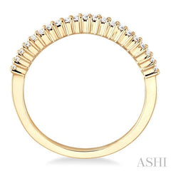 1/4 Ctw Round Cut Diamond 'V' Shape Band in 14K Yellow Gold