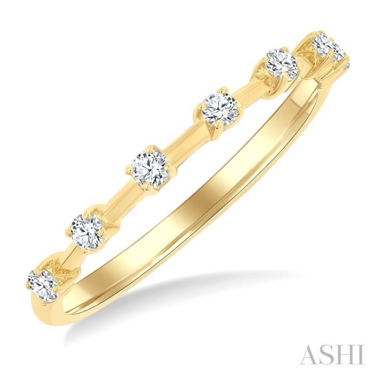 1/5 Ctw Round Cut Diamond Fashion Band in 10K Yellow Gold