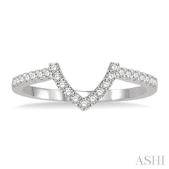 1/5 Ctw Chevron Center Round Cut Diamond Wedding Band in 14K White Gold