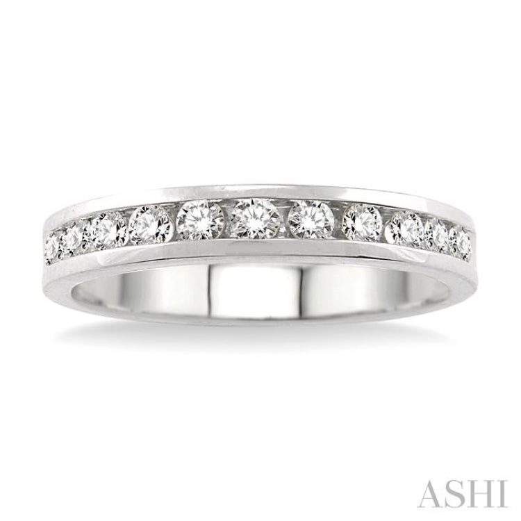 1/4 Ctw Round Cut Diamond Wedding Band in 14K White Gold