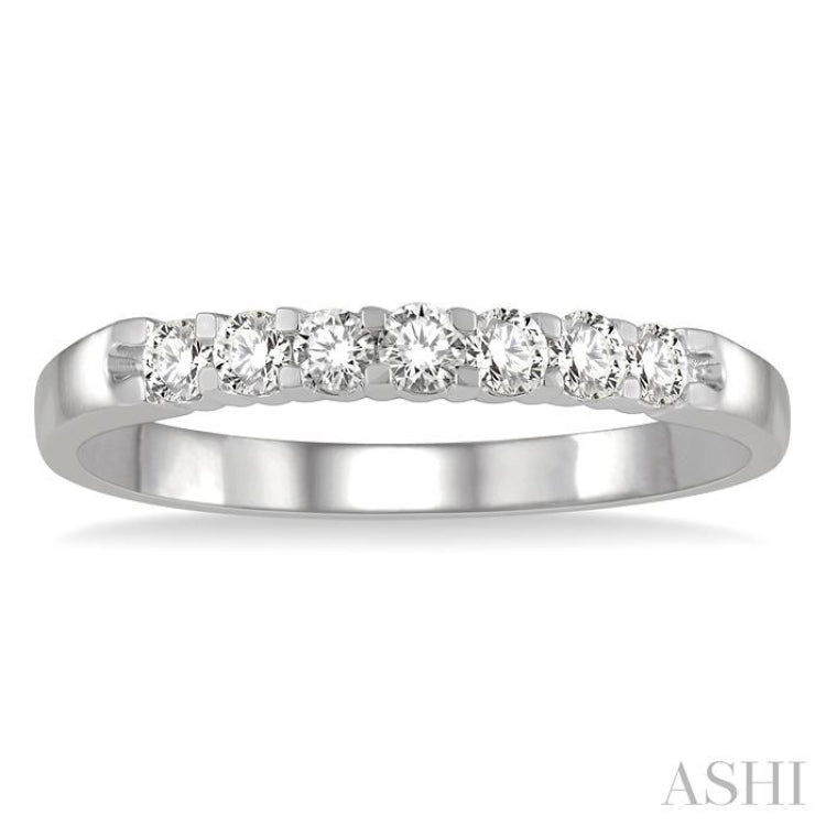 1/4 Ctw 7 Stone Round Cut Diamond Wedding Band in 14K White Gold