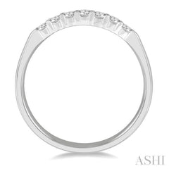 1/4 Ctw 7 Stone Round Cut Diamond Wedding Band in 14K White Gold