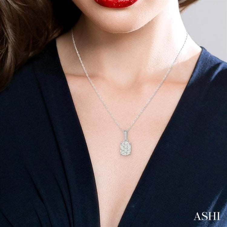 Oval Shape Lovebright Essential Diamond Pendant