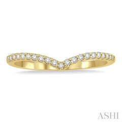 1/10 Ctw Chevron Center Round Cut Diamond Wedding Band in 14K Yellow Gold