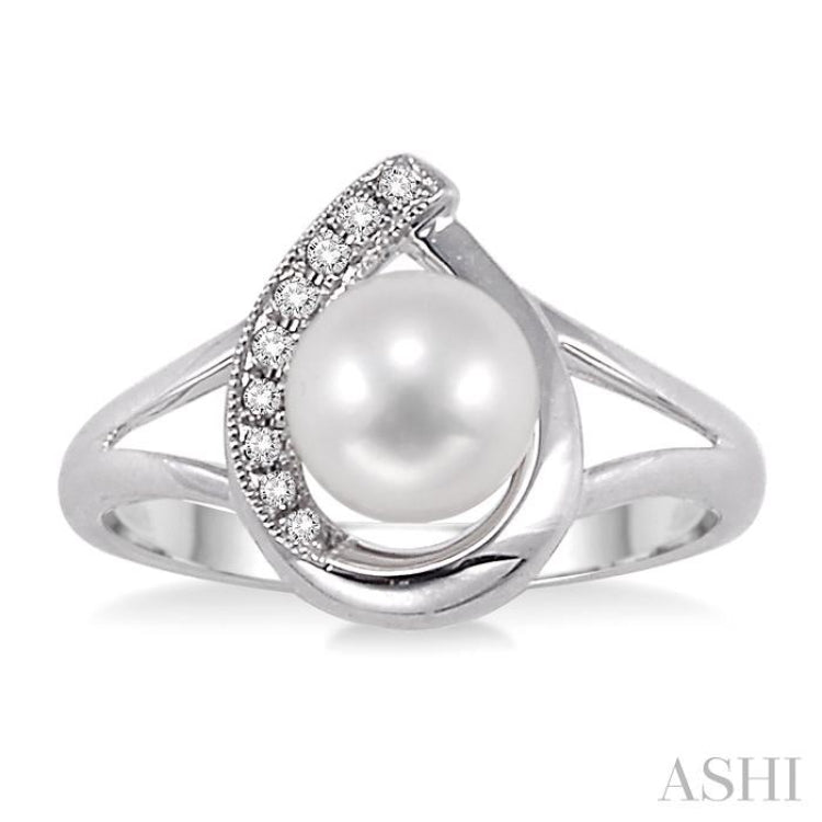 Silver Pearl & Diamond Ring