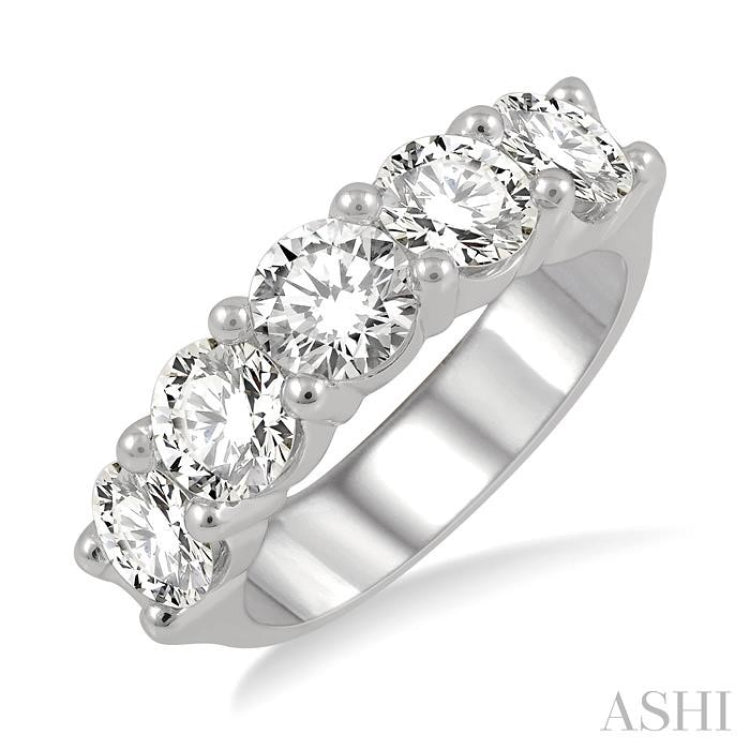 Round Shape 5 Stone Diamond Wedding Band