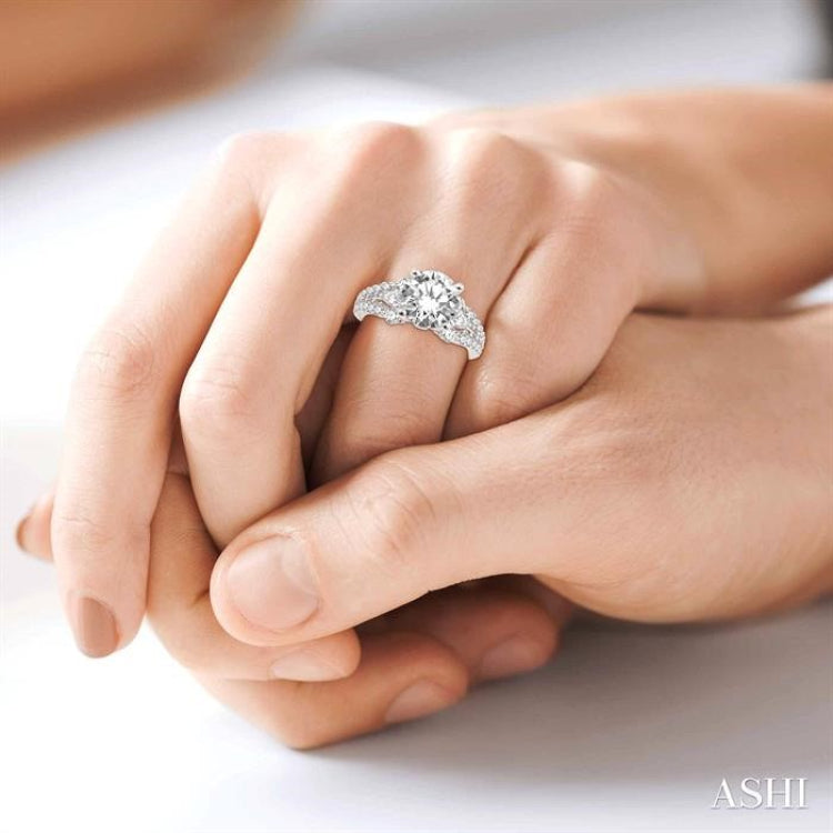 Round Shape Semi-Mount Diamond Engagement Ring