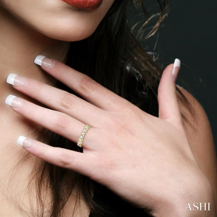 5/8 Ctw Zigzag Baguette and Round Cut Diamond Band in 14K Yellow Gold