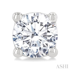 1/2 Ctw Round Cut Diamond Stud Earrings in 14K White Gold