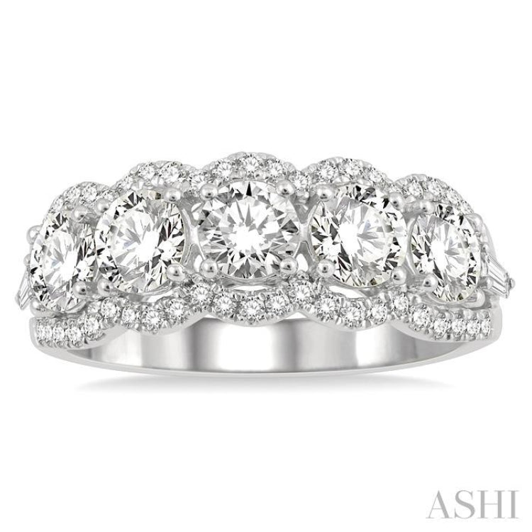 Round Shape 5 Stone Diamond Fashion Ring