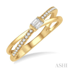 1/6 Ctw Criss-Cross Baguette and Round Cut Diamond Fashion Ring in 14K Yellow Gold