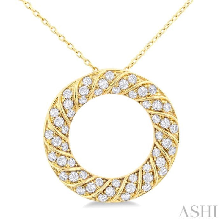 Circle Ribbed Diamond Pendant