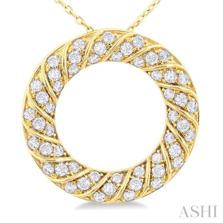 Circle Ribbed Diamond Pendant