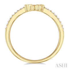 1/4 Ctw Baguette Cut Chevron Centerpiece Round Cut Diamond Wedding Band in 14K Yellow Gold