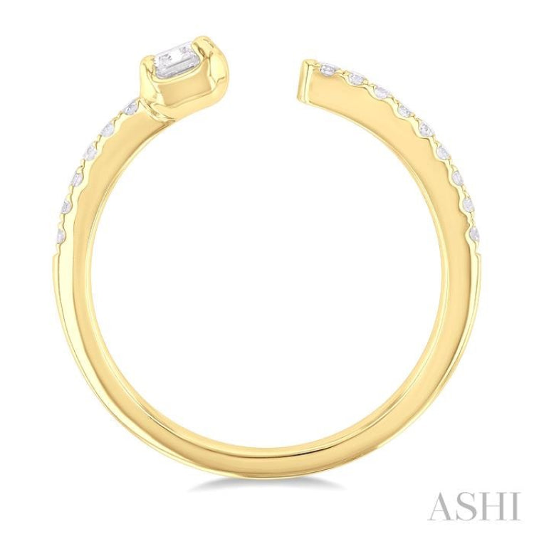 3/8 Ctw Emerald and Round Cut Diamond Fashion Open Ring in 14K Yellow Gold