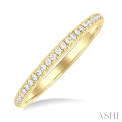 1/8 Ctw Round Cut Diamond Wedding Band in 14K Yellow Gold