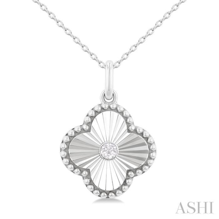 1/20 Ctw Clover Fluted Medallion Round Cut Diamond Pendant With Chain in Sterling Silver